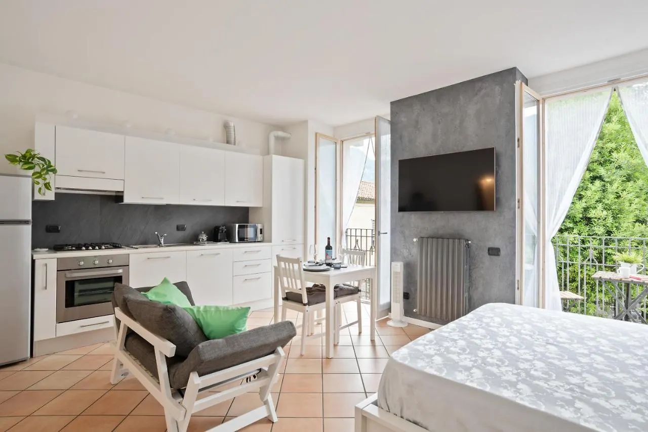 Lake Como Studio With Balcony And Private Parking Ossuccio